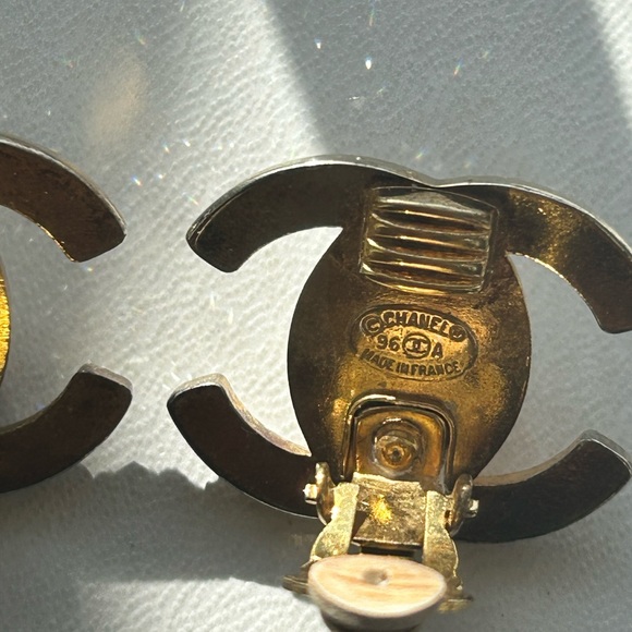 Chanel vintage XL CC turn turn lock clip on earrings